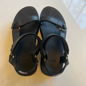 Teva platform sandals size 9